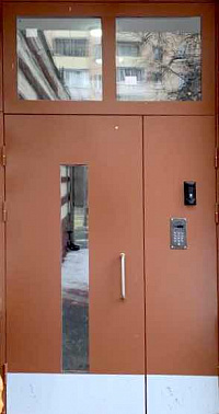 Дверь металлическая двупольная входная неравнопольная с остекленной фрамгой с импостом